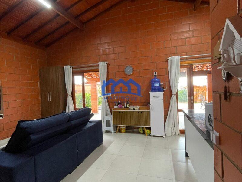 Chalé com 2 quartos e 2 banheiros com 210 m² à Venda, por R$ 500.000 Cód. ch2241