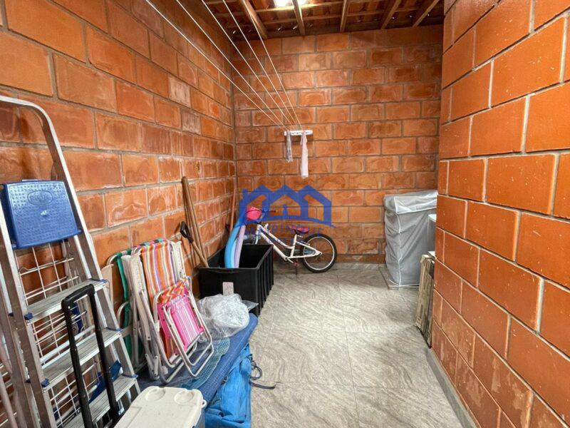 Chalé com 2 quartos e 2 banheiros com 210 m² à Venda, por R$ 500.000 Cód. ch2241