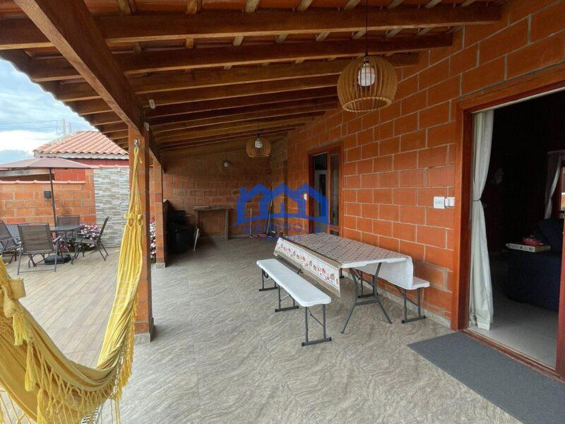 Chalé com 2 quartos e 2 banheiros com 210 m² à Venda, por R$ 500.000 Cód. ch2241