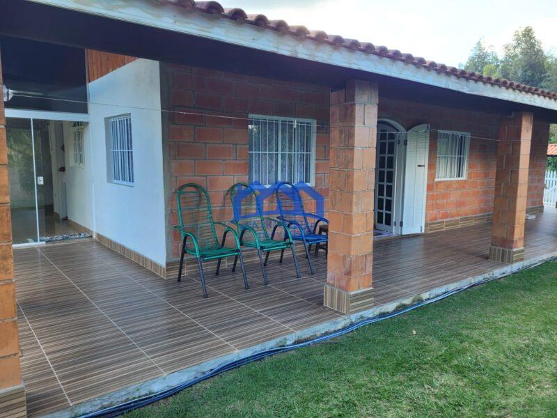 Chacara com 5 quartos e 3 banheiros com 1000 m² à Venda, por R$ 450.000 Cód. ch2240