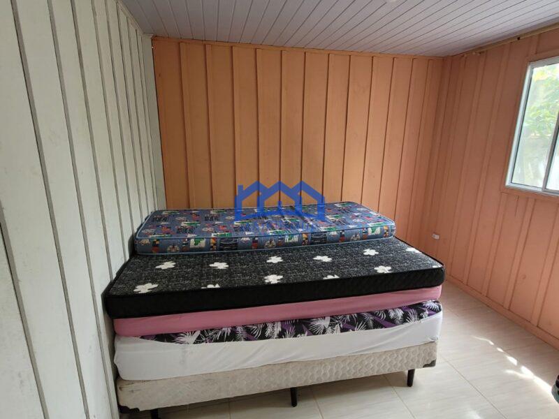 Chacara com 5 quartos e 3 banheiros com 1000 m² à Venda, por R$ 450.000 Cód. ch2240