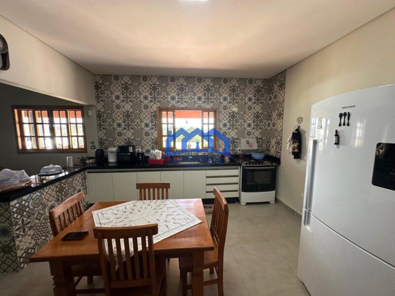 Chácara com 3 quartos e 3 banheiros à Venda, por R$ 1.200.000 Cód. ch2245