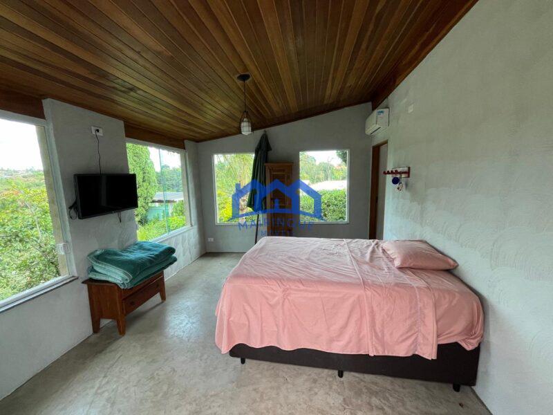 Chácara com 8 quartos e 6 banheiros com 2.600 m² à Venda, por R$ 3.000.000 Cód. ps295