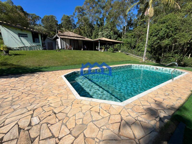 Chácara com 3 quartos e 3 banheiros à Venda, 5.100 m² por R$ 1.600.000 Cód. ch2272
