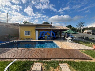 Chácara com 2 quartos e 2 banheiros, 800 m² por R$ 550.000 Cód. ch2273