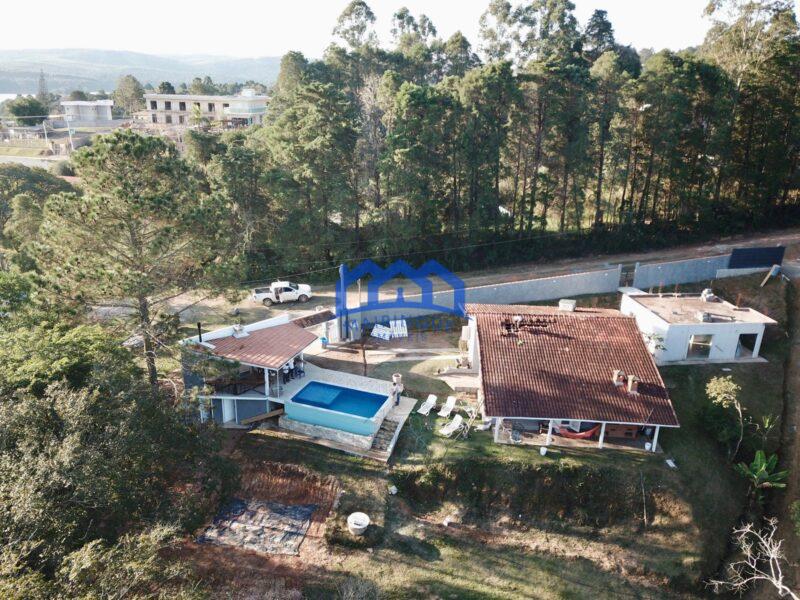Chácara com 5 quartos e 4 banheiros, 2.000 m² por R$ 1.680.000 Cód. ch2278