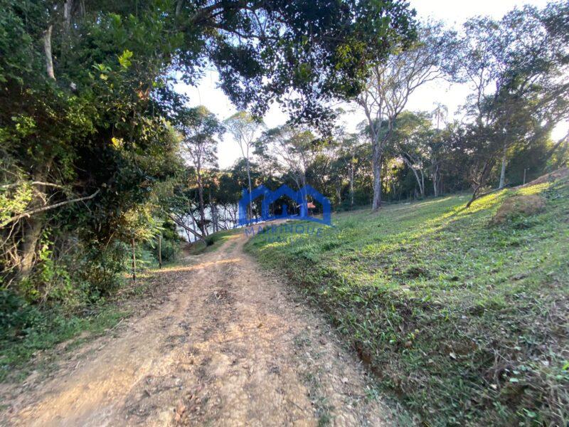 Chácara com 5 quartos e 4 banheiros, 2.000 m² por R$ 1.680.000 Cód. ch2278