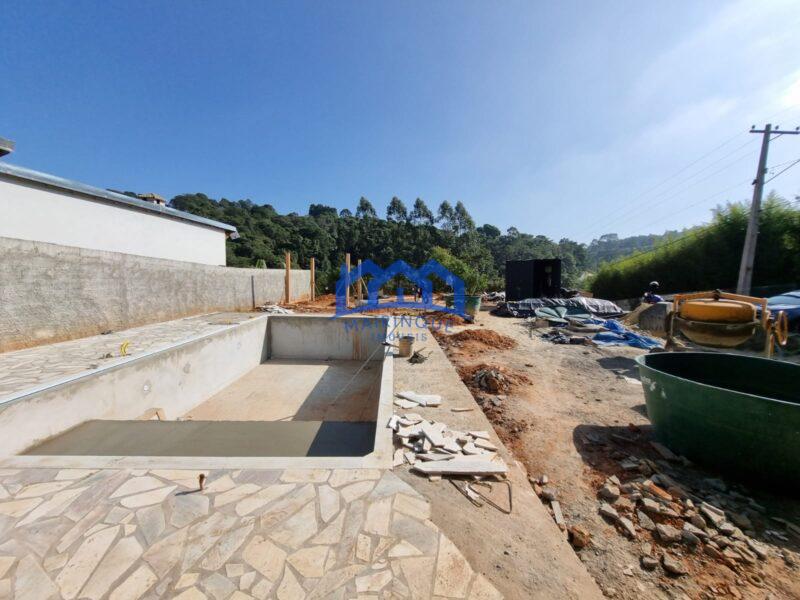 Chácara com 3 quartos e 4 banheiros, 1.300 m² por R$ 680.000 Cód. ch2294