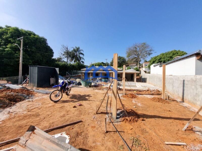 Chácara com 3 quartos e 4 banheiros, 1.300 m² por R$ 680.000 Cód. ch2294