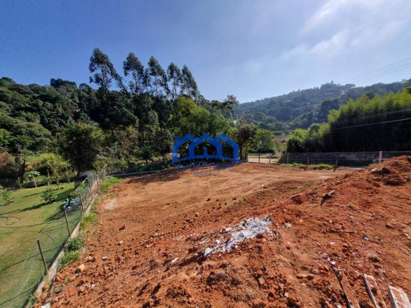 Chácara com 3 quartos e 4 banheiros, 1.300 m² por R$ 680.000 Cód. ch2294