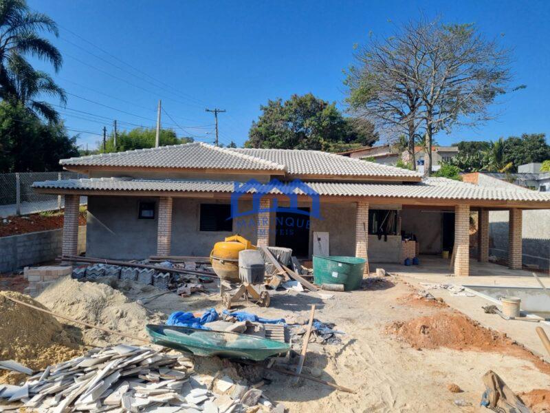 Chácara com 3 quartos e 4 banheiros, 1.300 m² por R$ 680.000 Cód. ch2294