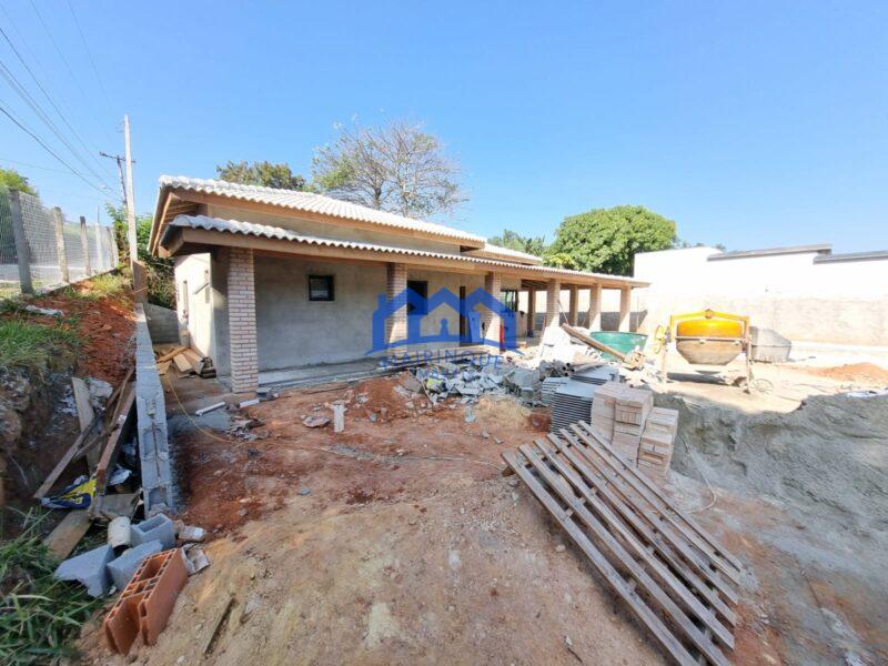 Chácara com 3 quartos e 4 banheiros, 1.300 m² por R$ 680.000 Cód. ch2294